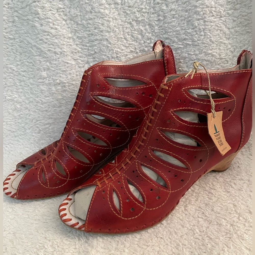 New Pikolions Red Ankle Booties Size 40